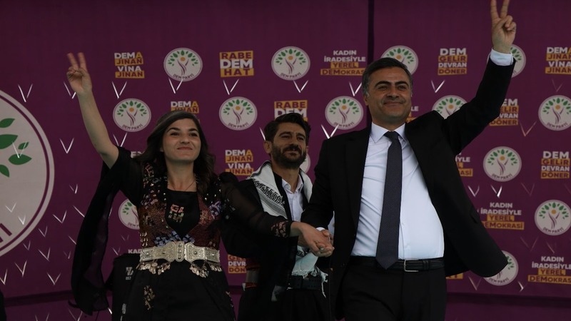 ЦИК Турции отменил решение не выдавать мандат мэра представителю партии курдов