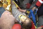 В Измире из-под завалов вытащили четырёхлетнюю девочку