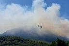 Лесной пожар в Анталье продолжается более 36 часов, выгорело 180 га леса