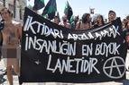 Голый протест молодежи в Измире