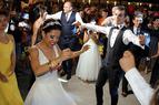 На турецких свадьбах стала популярной услуга вызова актеров для проведения церемонии бракосочетания