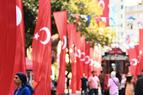 Более тысячи флагов Турции вывесили на улице Истикляль в Стамбуле, где был совершен теракт