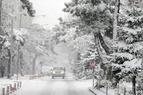 В восточной части Турции наступили холода и дороги замело снегом