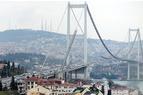 Попытка самоубийства парализовала движение на мосту в Стамбуле