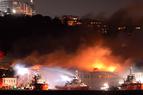 Сильный пожар произошел в стамбульском университете Галатасарай