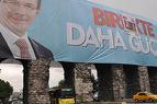 Избирательный баннер премьер-министра Давутоглу закрывает бесценный римский акведук