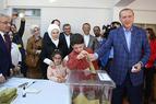 Эрдоган проголосовал на референдуме с внуками