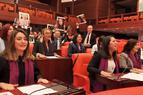 Оппозиция устроила в парламенте Турции флешмоб против фемицида
