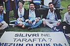 Студенты в Турции оказались под следствием из-за плакатов, развернутых на выпускной церемонии