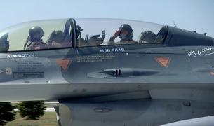 Глава Минобороны Турции облетел на F-16 Эгейское море после заявления в адрес Греции