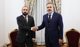 Главы МИД Армении и Турции провели встречу в Тегеране