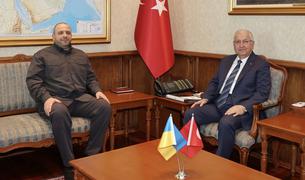 Глава Минобороны Турции провел в Анкаре переговоры с секретарем Совбеза Украины