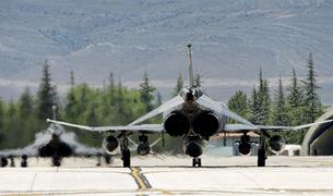 Турецкие ВВС уничтожили 12 объектов базирования РПК в Северном Ираке - Минобороны