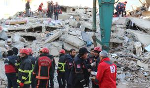 Землетрясения в Турции: удалось спасти 45 человек