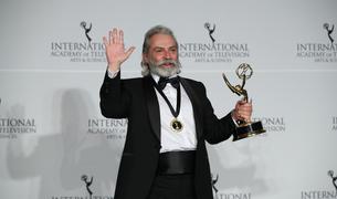 Турецкий актёр Халук Бильгинер получил Emmy за лучшую мужскую роль