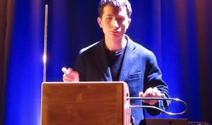 Правнук изобретателя терменвокса выступил с гастролями в шести городах Турции