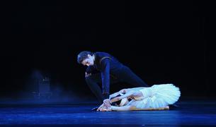 Хип-хоп и балет: в Стамбуле переосмысляют «Лебединое озеро»