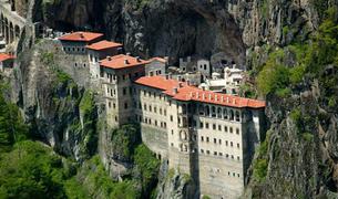 Министерство культуры и туризма Турции отреставрирует монастырь Сумела