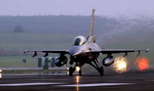 "США согласились передать Турции исходные коды истребителей F-16"