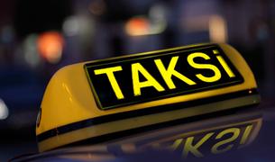 В Анталье принимают меры против российских и украинских таксистов-нелегалов