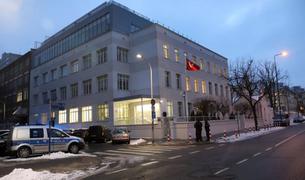 В Варшаве турок бросил коктейль Молотова в здание турецкого посольства