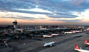 Подросток из Сирии вызвал панику, проникнув на стоянку для самолётов в аэропорту Стамбула