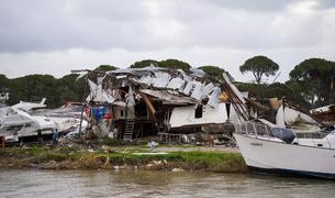 Серия торнадо в Анталье оставила яхты и постройки в руинах