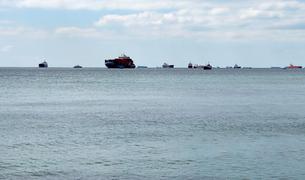 Движение судов в Дарданеллах остановлено из-за операции по снятию сухогруза с мели