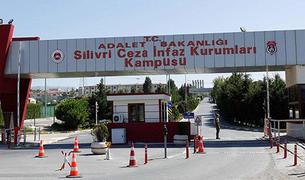 В турецкой тюрьме Силиври после смерти двух осужденных заключенные объявили голодовку