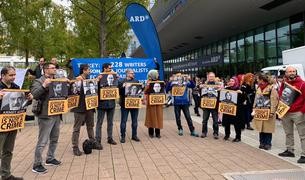 Журналисты, покинувшие Турцию, провели протест в Германии в поддержку заключённых в тюрьму коллег