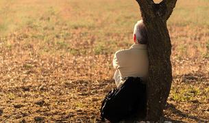 Исследование: Половина турок чувствуют себя одинокими после года пандемии