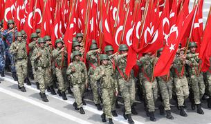 Более 17 тыс. турецких военных уволены за предполагаемые связи с Гюленом