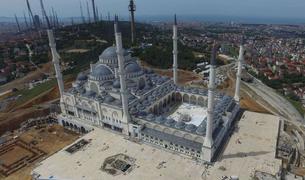 Голубая мечеть в Стамбуле открылась для молитв спустя пять лет реставраций