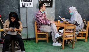 Исследование: Турецкая молодёжь погрязла в долгах и стремится уехать за границу