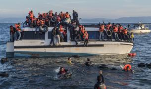 СМИ: Турция запретила беженцам переправляться в ЕС через Эгейское море