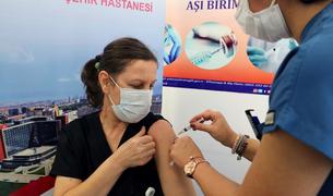 Турция намерена вакцинировать 70% населения к концу июля