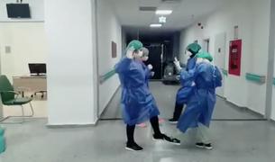 Турецкие медики исполнили «антикоронавирусный танец»