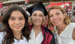 В Турции женщина стала врачом в 74 года