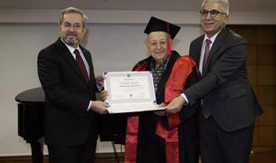 В Турции диплом об окончании университета получил самый пожилой студент