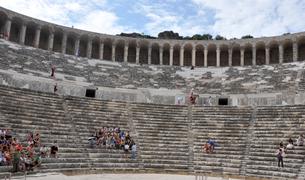 Реставрация театра Аспендос вызвала огромное количество споров