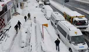 Толщина снежного покрова в Стамбуле достигла рекордного уровня в 70 см