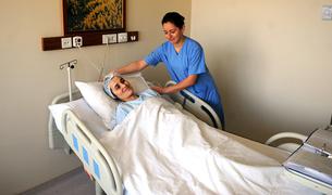 Студенты-медики в Турции выбирают эстетическую медицину ради высокой зарплаты и лучших условий работы