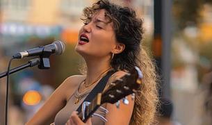 Турецкая певица заявила, что ее голос был скопирован с помощью ИИ