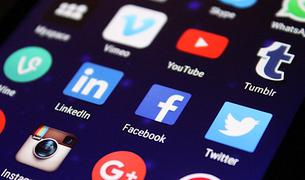 Опрос: Турки тратят в среднем 4 часа на социальные сети