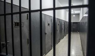 Число содержащихся под стражей до суда в Турции выросло на 62% с 2023 года
