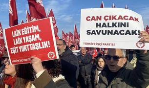 Алевиты провели митинг в Стамбуле, требуя светского образования и независимости судебной власти