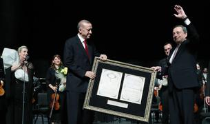 Эрдоган передал в дар Италии нотную запись национального гимна Османской империи
