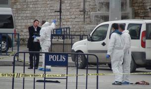 Неизвестная женщина устроила стрельбу в полицейском отделении в центре Стамбула