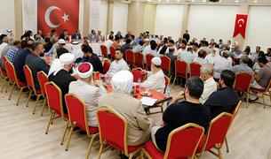 Губернатор Шанлыурфа встретился с лидерами сирийских общин после убийства двух турок беженцами из Сирии