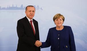 Меркель и Эрдоган обсудили ситуацию в Ливии и борьбу с пандемией